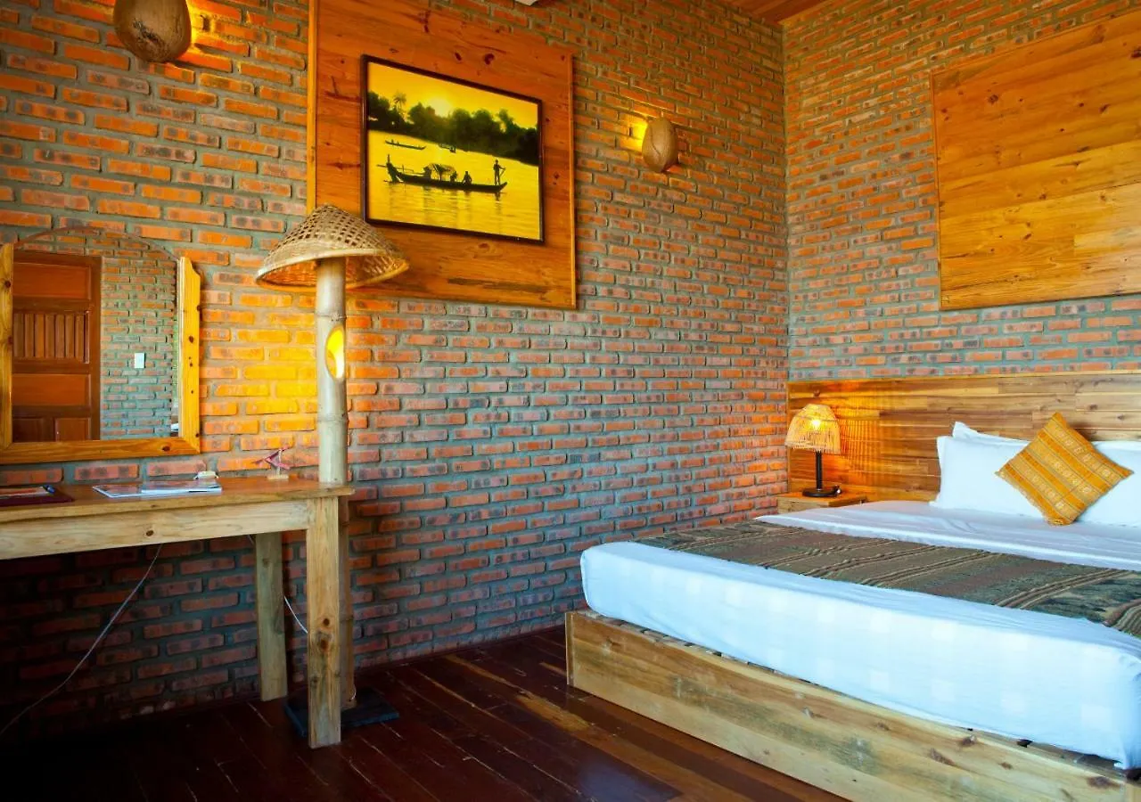 Wild Beach Boutique Resort Ninh Phuoc 3*,