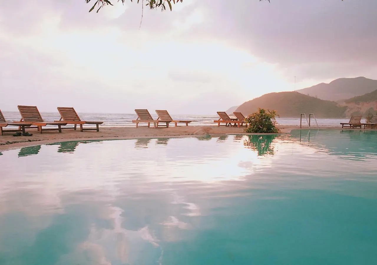 Wild Beach Boutique Resort Ниньфуок